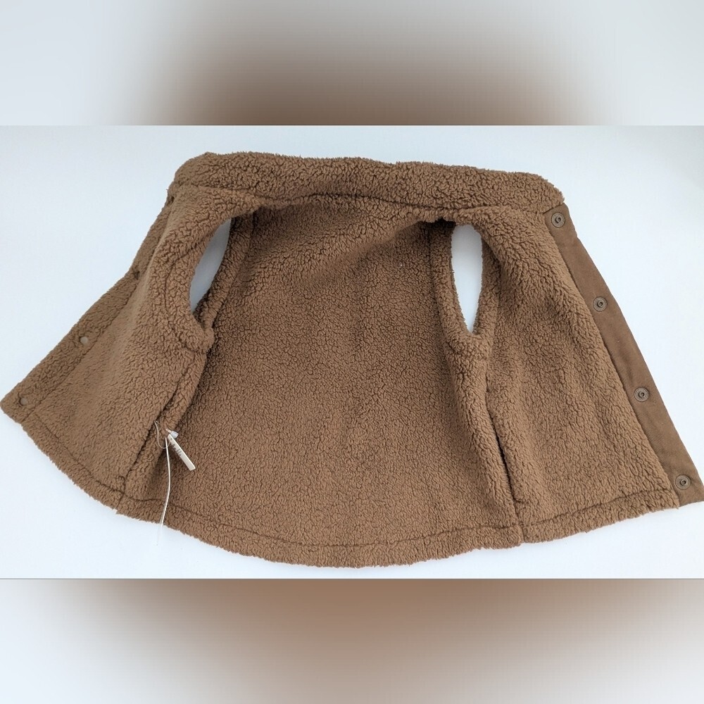 NWT Uniqlo Kids (Size 3) Brown Reversible Indoor/Outdoor Snap-Close Fleece Vest - Picture 9 of 13